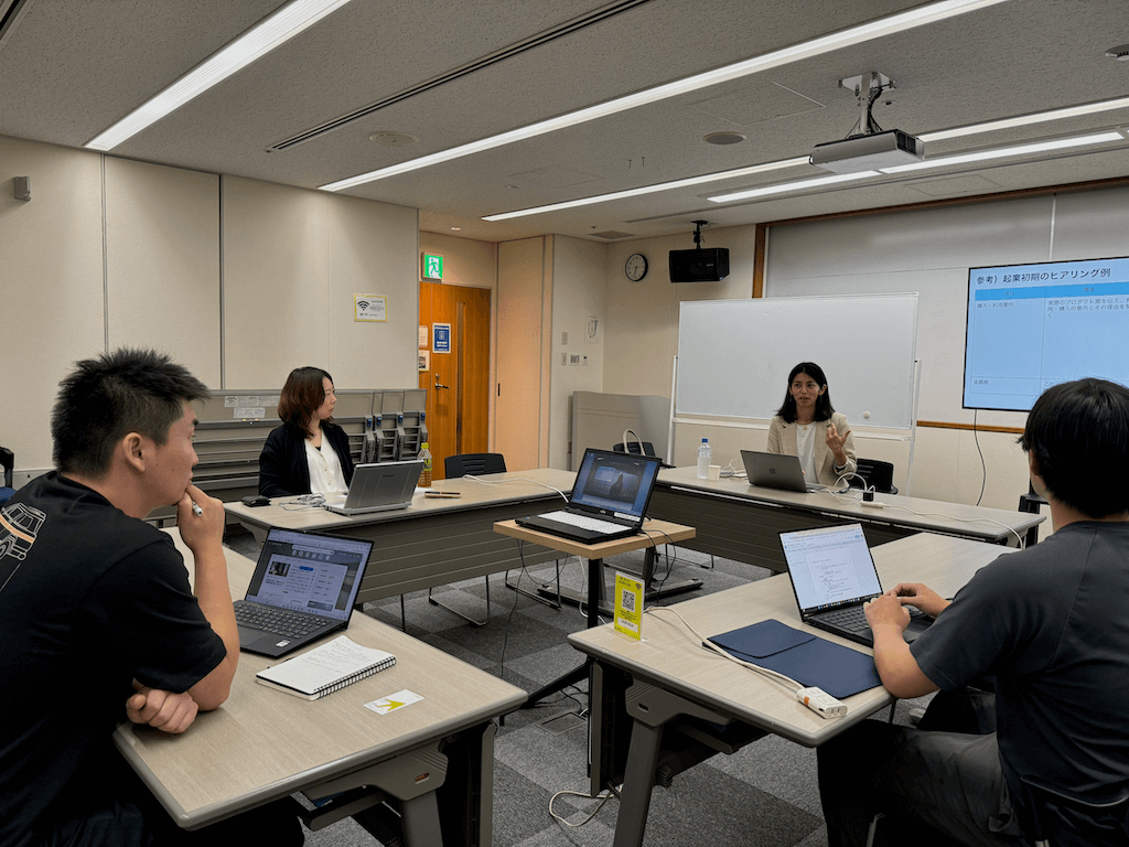 ゲスト講師陣による充実した少人数講義・ワークショップを実施。