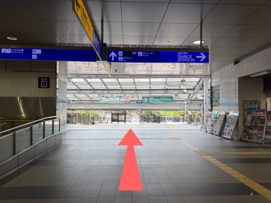 小倉駅の改札を出て新幹線口（北口）方面へ直進する地点の案内画像