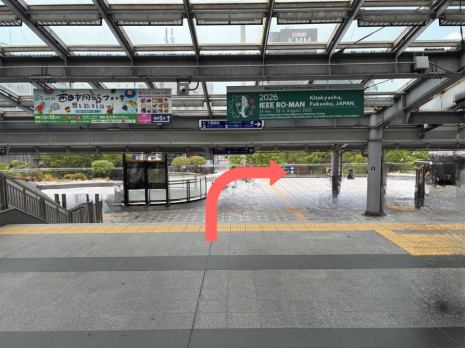 新幹線口（北口）を出て右方向へ進む地点の案内画像